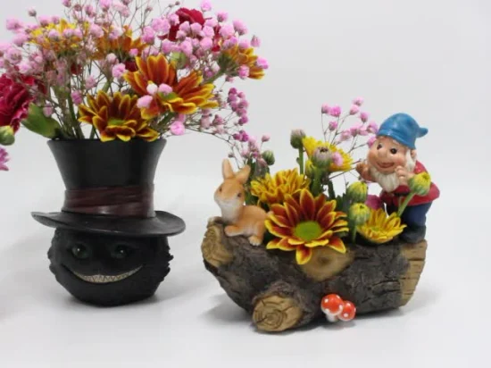 Fioriera da giardino con vaso di fiori in resina a forma di casa diversa